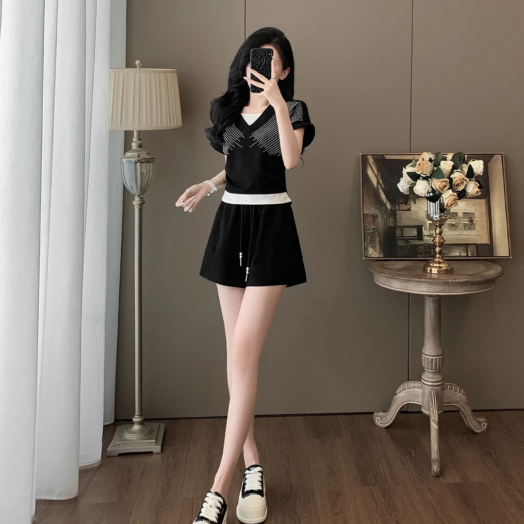 夏季2025气质黑色高端时尚烫钻短短款套装女洋气减龄设计感两件套