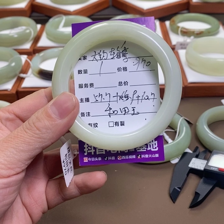 大***季和田玉未镶嵌手镯