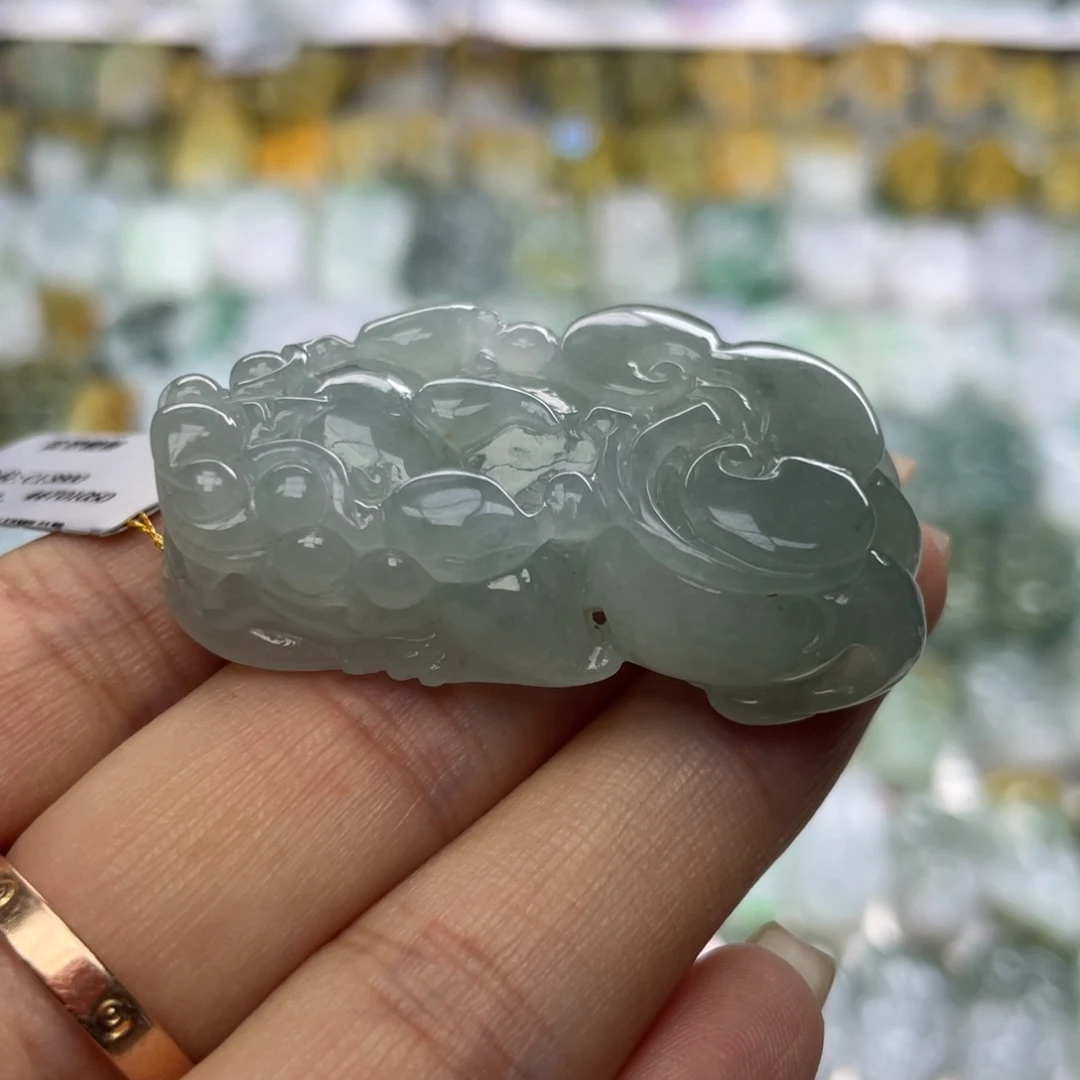 翡翠未镶嵌颈饰貔貅