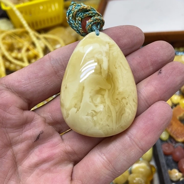 蜜蜡未镶嵌裸石吊坠