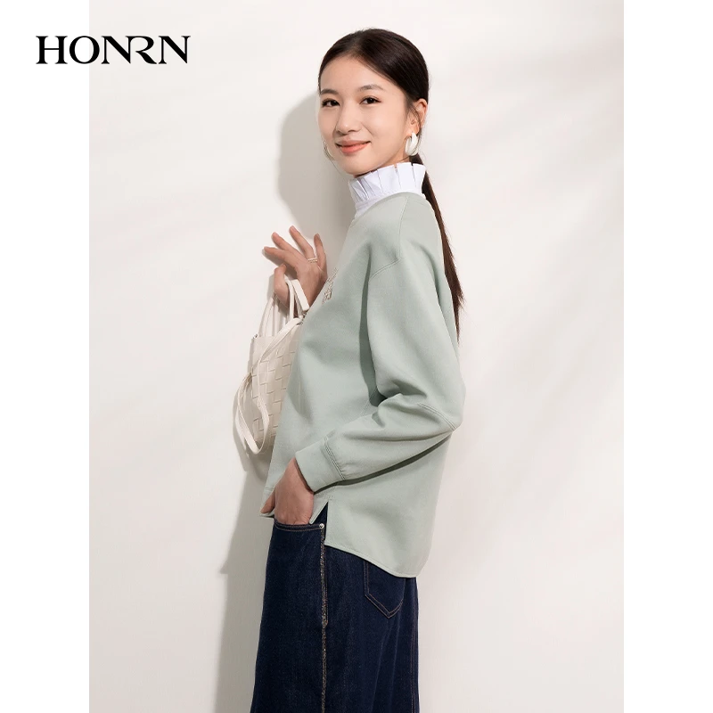 HONRN/红人休闲宽松短款无帽圆领套头卫衣上衣女春秋款HI11SY226