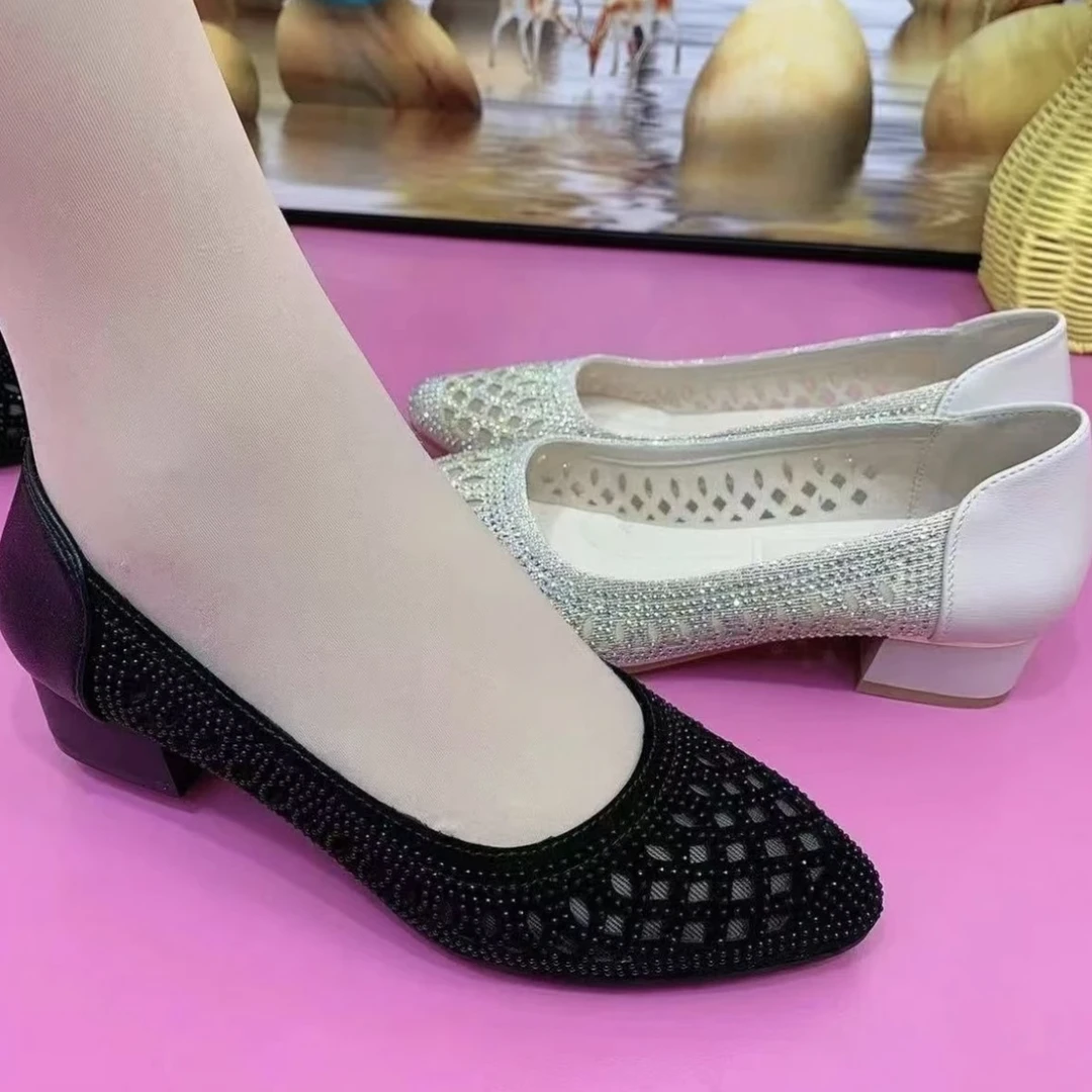 2025夏季网纱镂空凉鞋女粗跟舒适软底中年女鞋满天星烫钻妈妈鞋