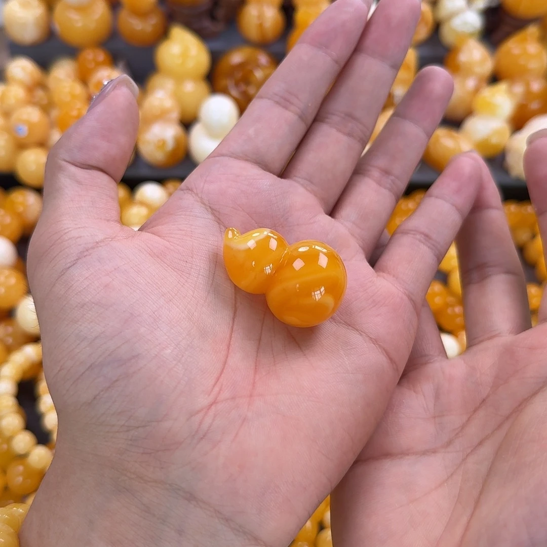 蜜蜡未镶嵌珠宝奇石