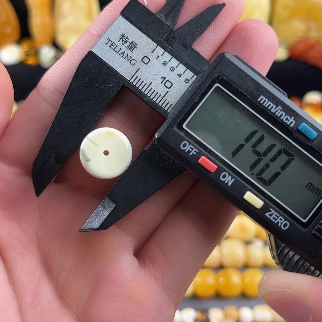 蜜蜡未镶嵌珠宝奇石