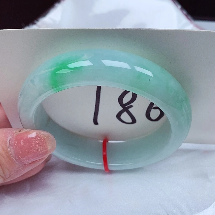 翡翠手镯未镶嵌翡翠