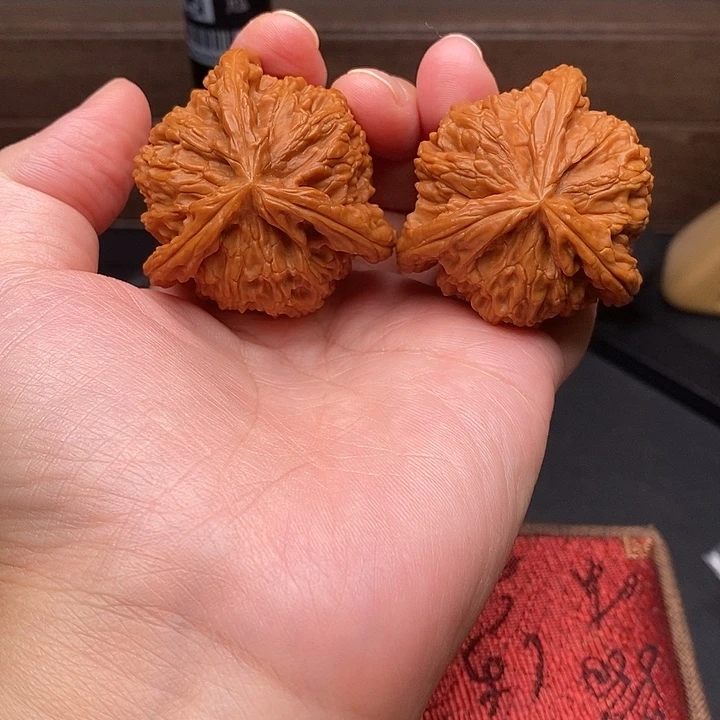 沃***德文玩核桃把件白奔