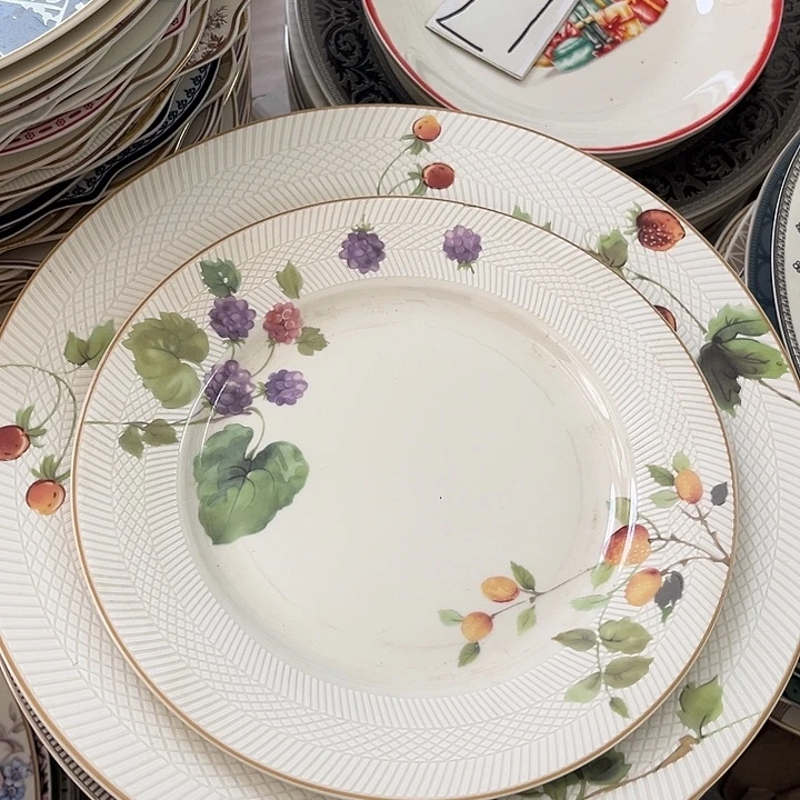 新骨瓷默认微瑕，10.5/8英寸紫色葡萄