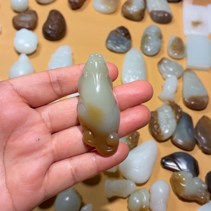 和田玉（糖玉）未镶嵌颈饰