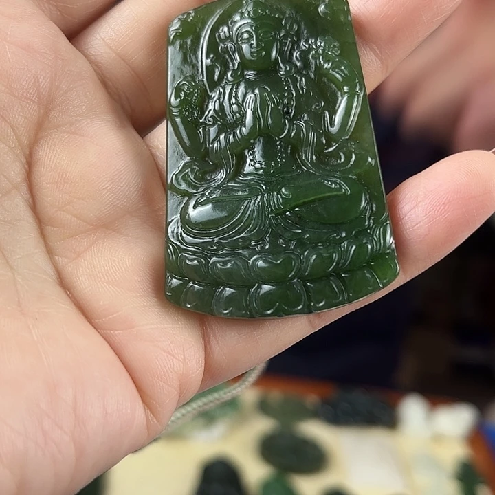 颈饰未镶嵌和田玉（碧玉）