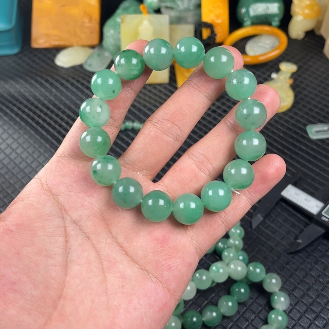 石英质玉（非洲翠）未镶嵌摆件