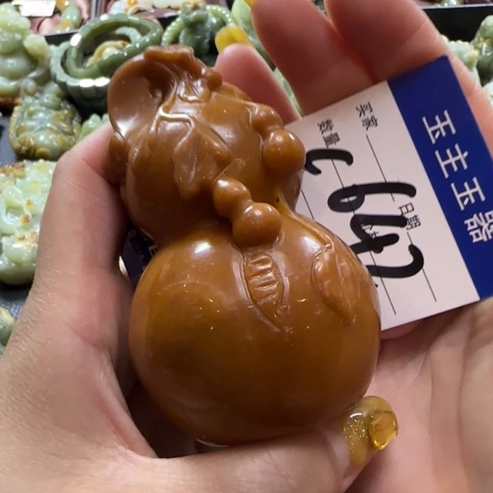 透闪石质玉未镶嵌把件