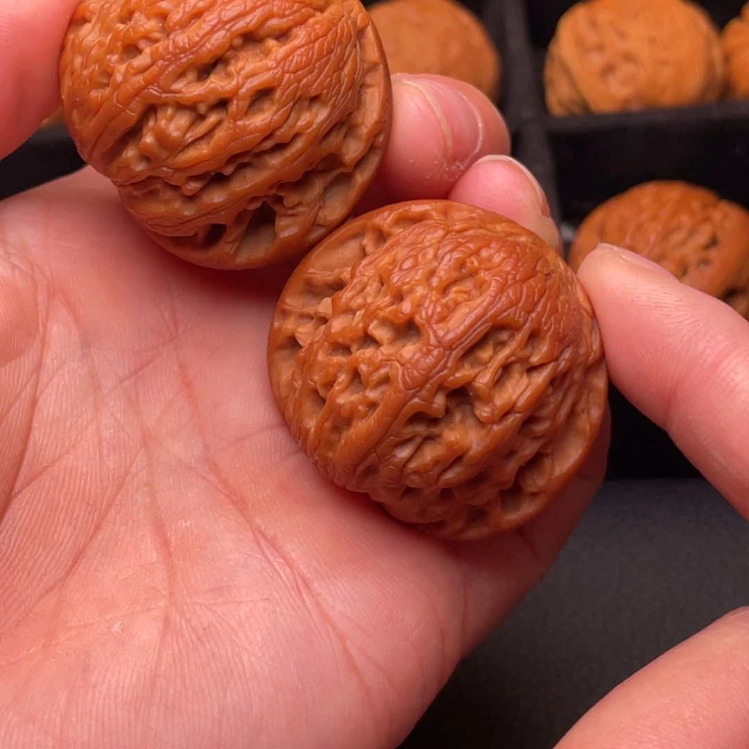 文玩核桃把件秦岭野生核桃