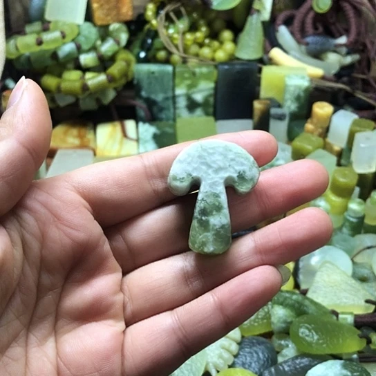 未镶嵌岫玉吊坠岫