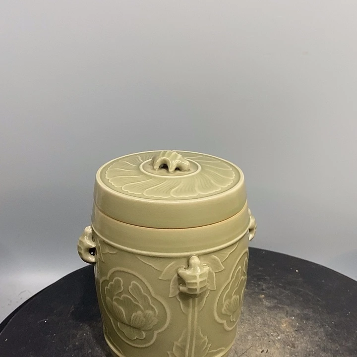 越窑盖罐造型精美