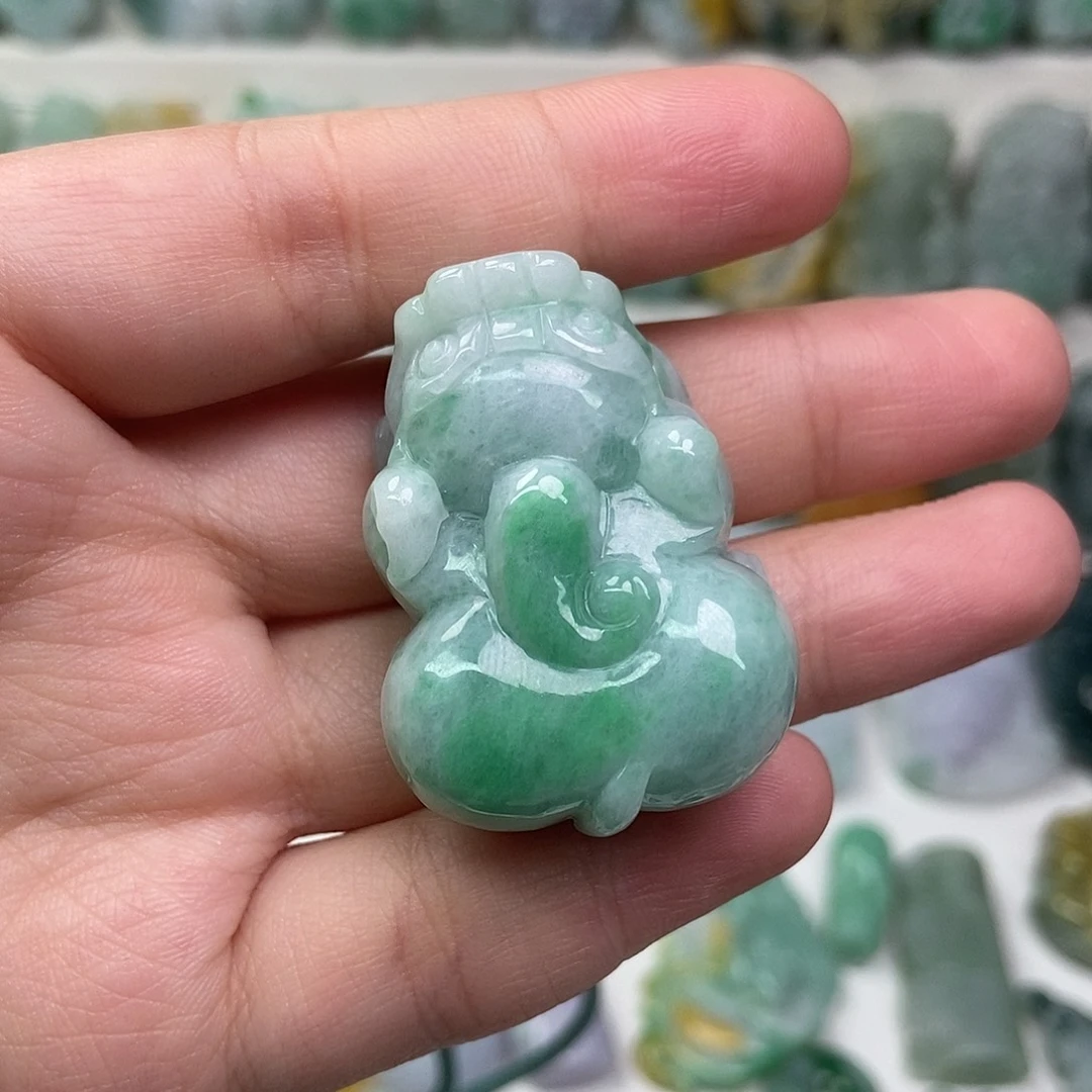 翡翠未镶嵌吊坠(赠链)