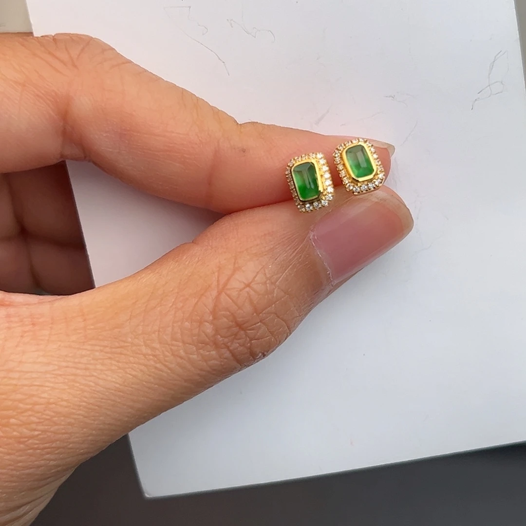 18K金镶嵌翡翠耳饰