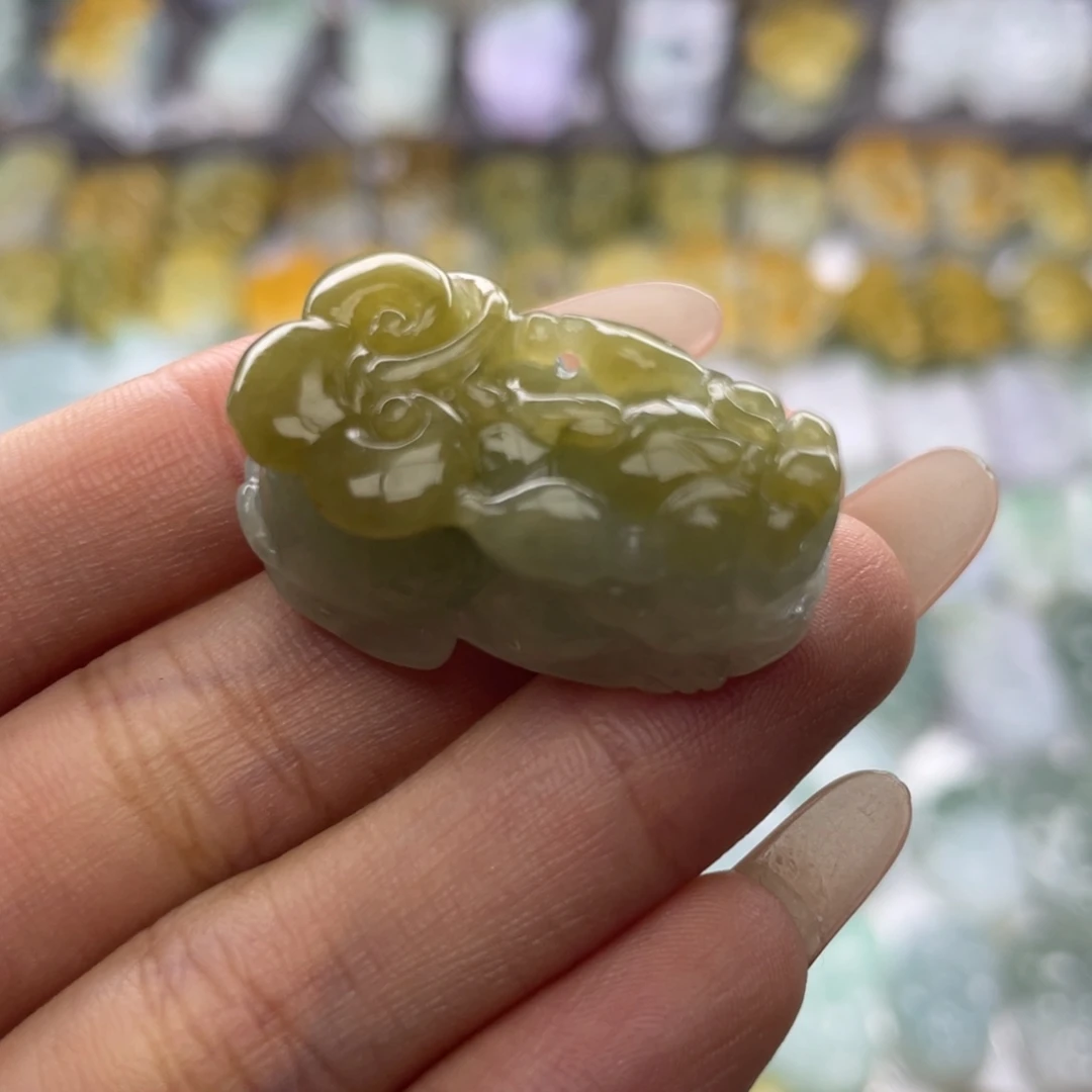 翡翠未镶嵌颈饰貔貅