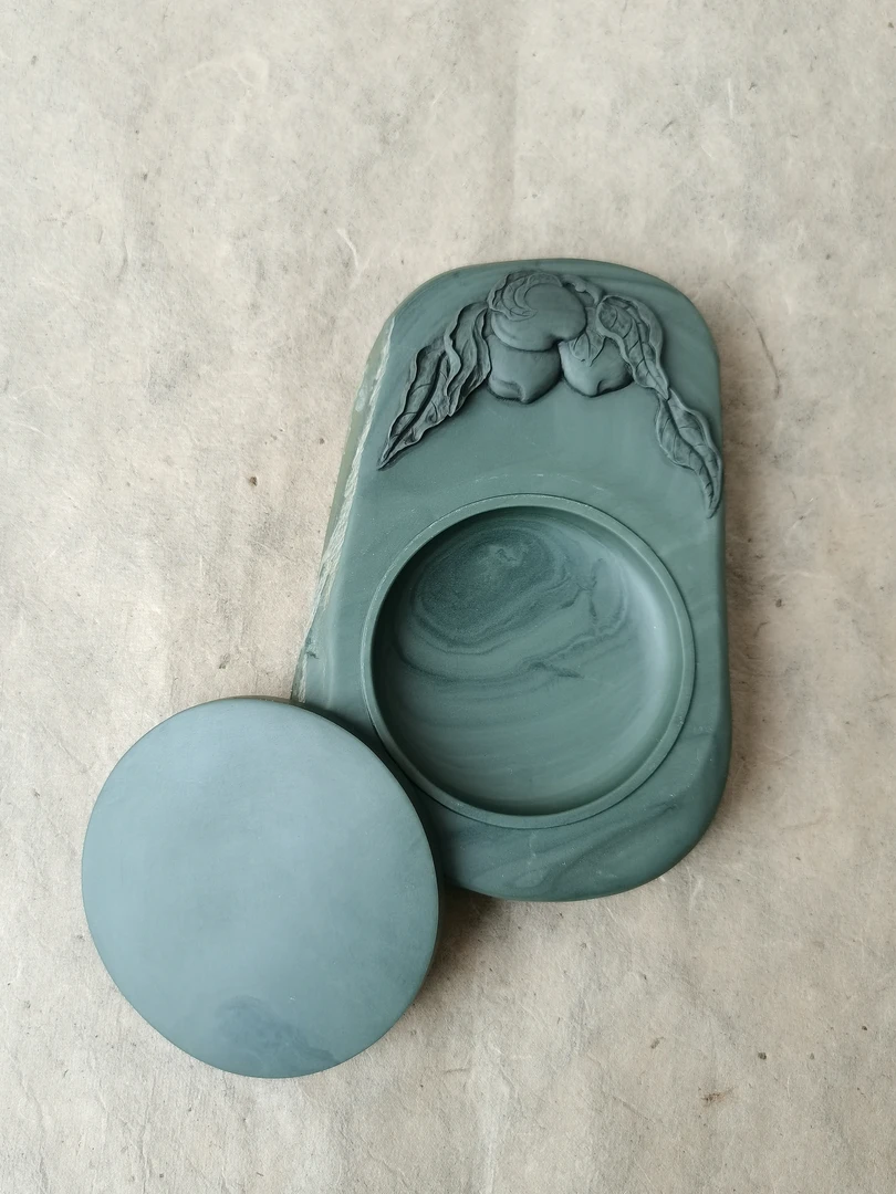 水泉老坑，吉祥寿桃砚，尺寸：14/9.5/2.5cm，