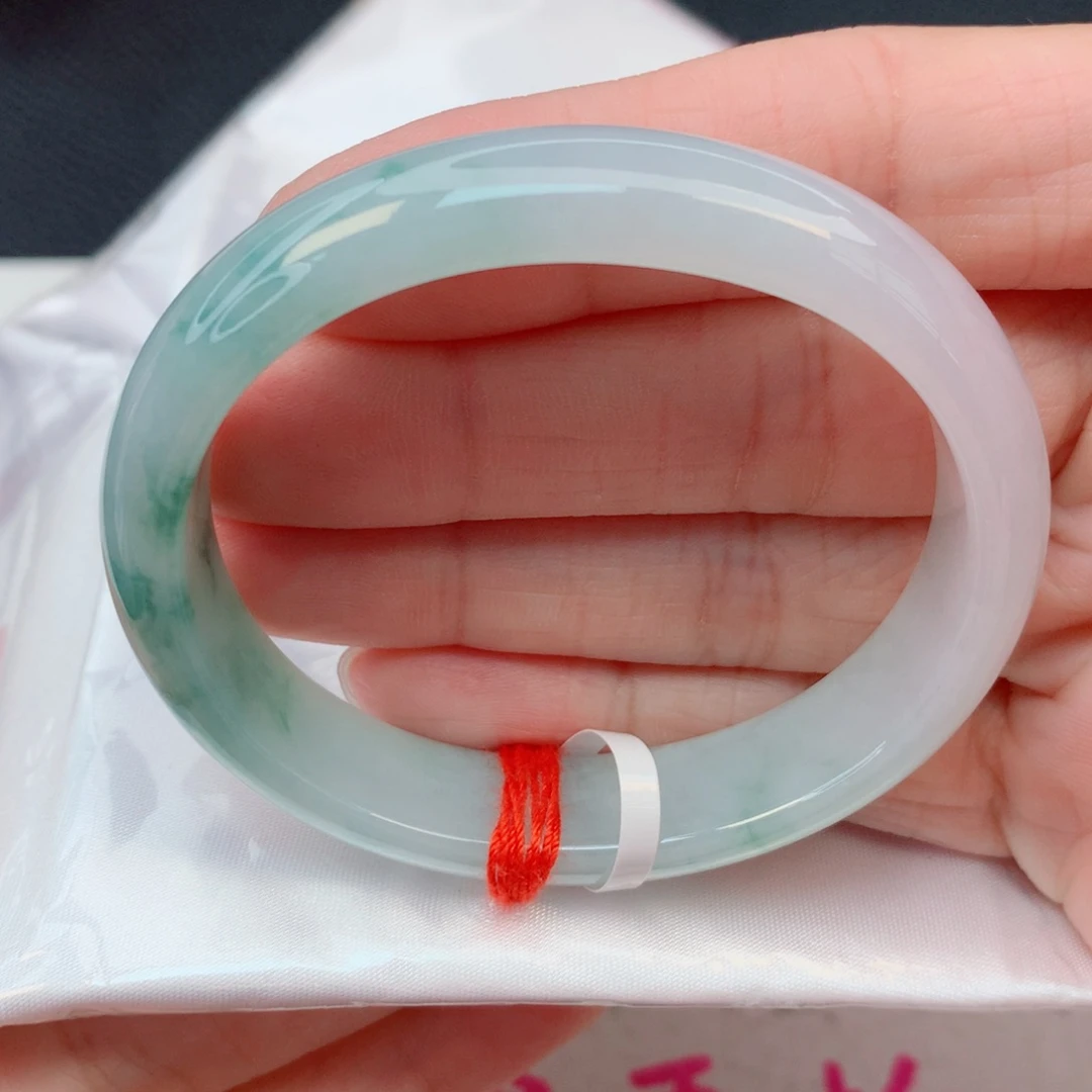 翡翠未镶嵌手镯52贵妃 细糯化飘绿花无纹裂推荐