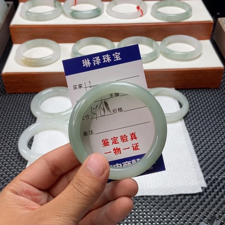 枍***兮石英质玉未镶嵌手镯12
