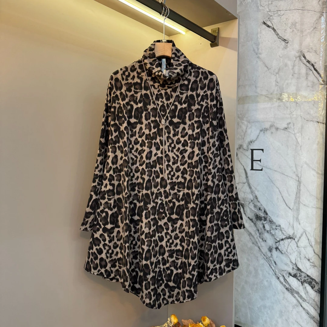 2025秋冬新款高领时尚洋气御姐范豹纹蝙蝠袖宽松大码上衣大衫673