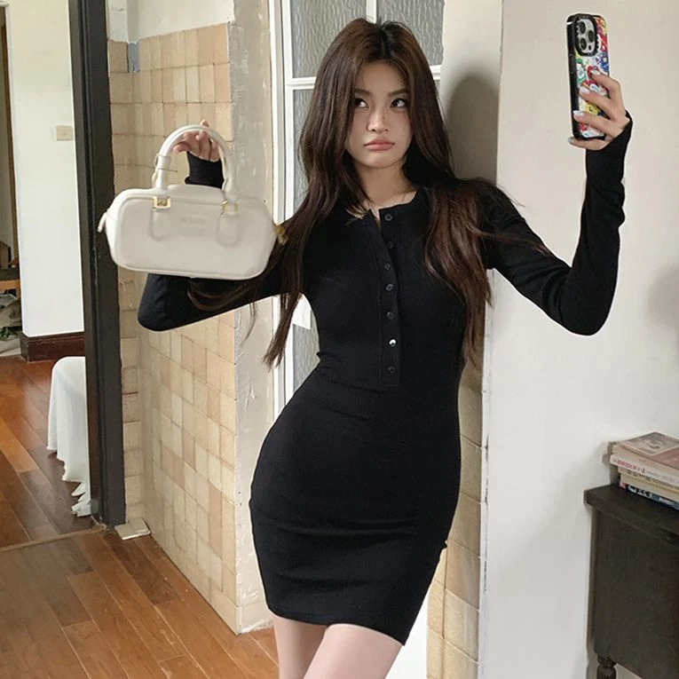 王小小专属春季新款排扣长袖修身连衣裙女打底显瘦短裙包臀裙8554
