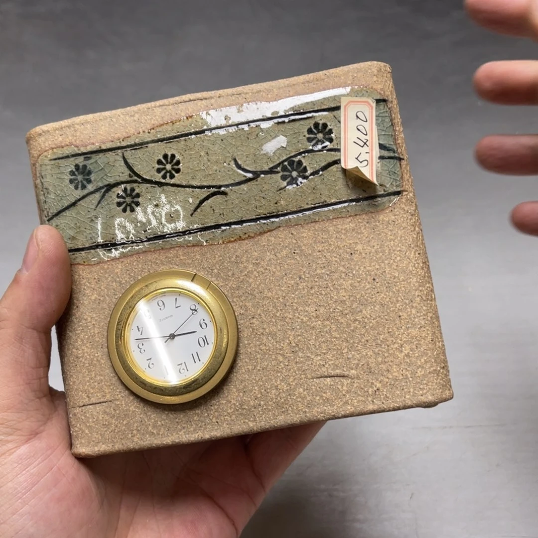 瓷片夏**飞密密麻麻地排列着一个