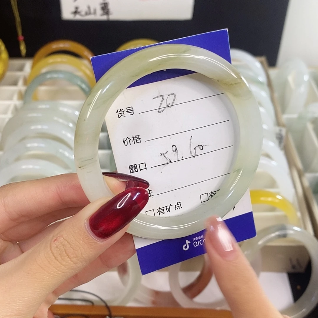 未镶嵌手镯石英质玉