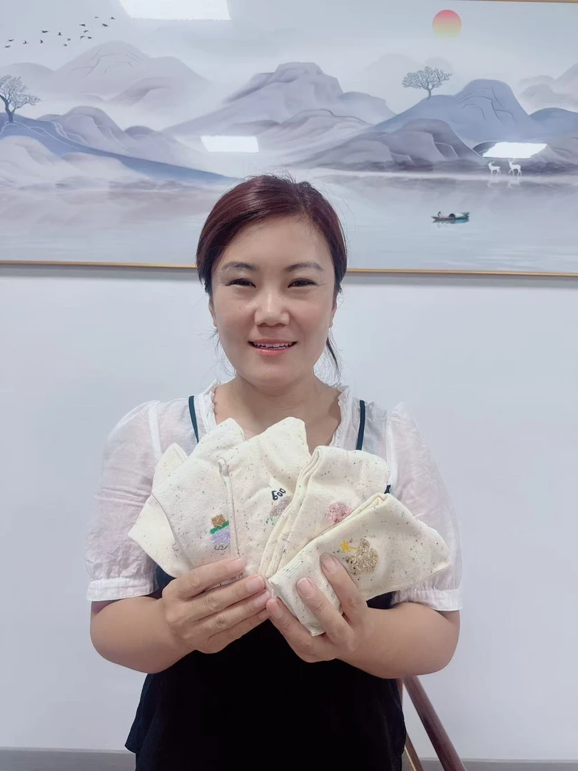 洗车姐自选好袜 日系彩点中筒女袜
