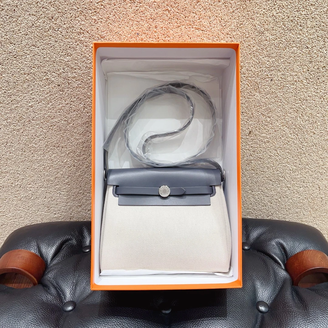 99新 Hermes/爱马仕 mini herbag 石板灰拼米色  银扣 K刻