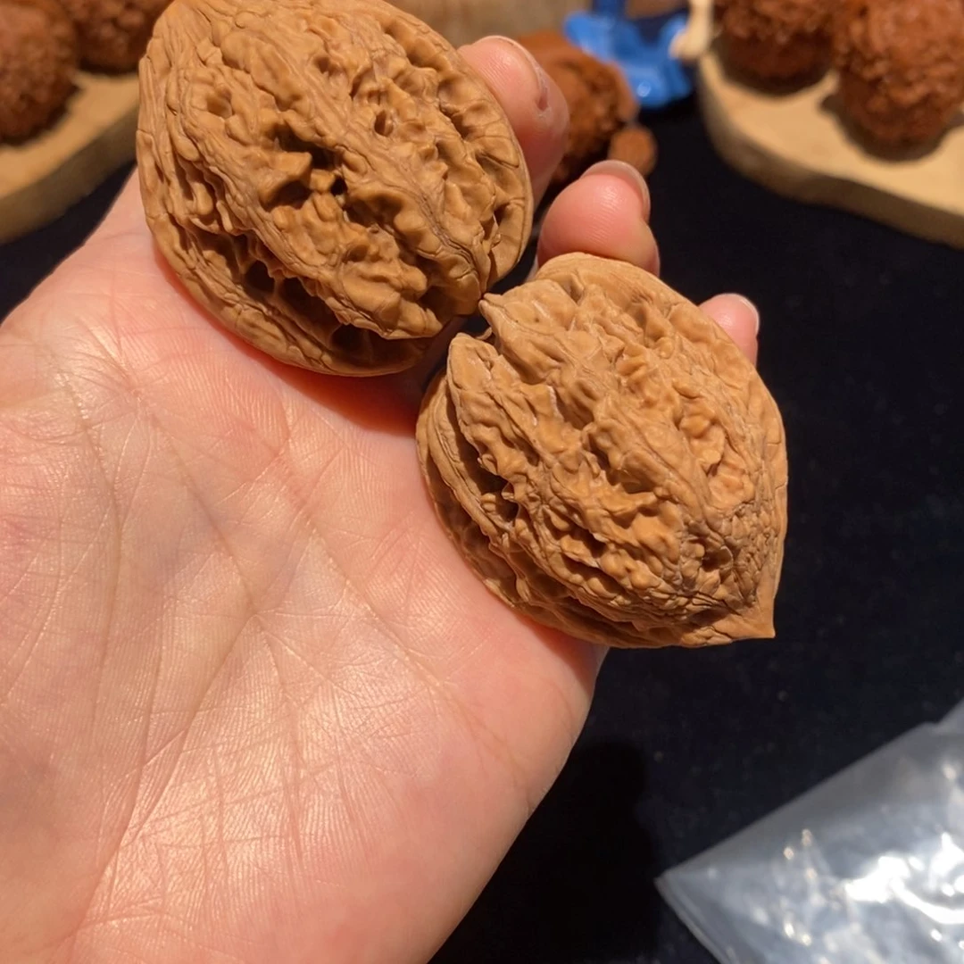 吊坠文玩核桃拔**年大沽石打底