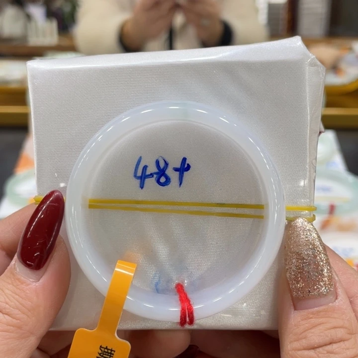 翡翠手镯未镶嵌翡翠