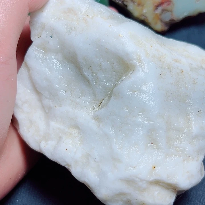 和田玉（糖玉）未镶嵌珠宝奇石