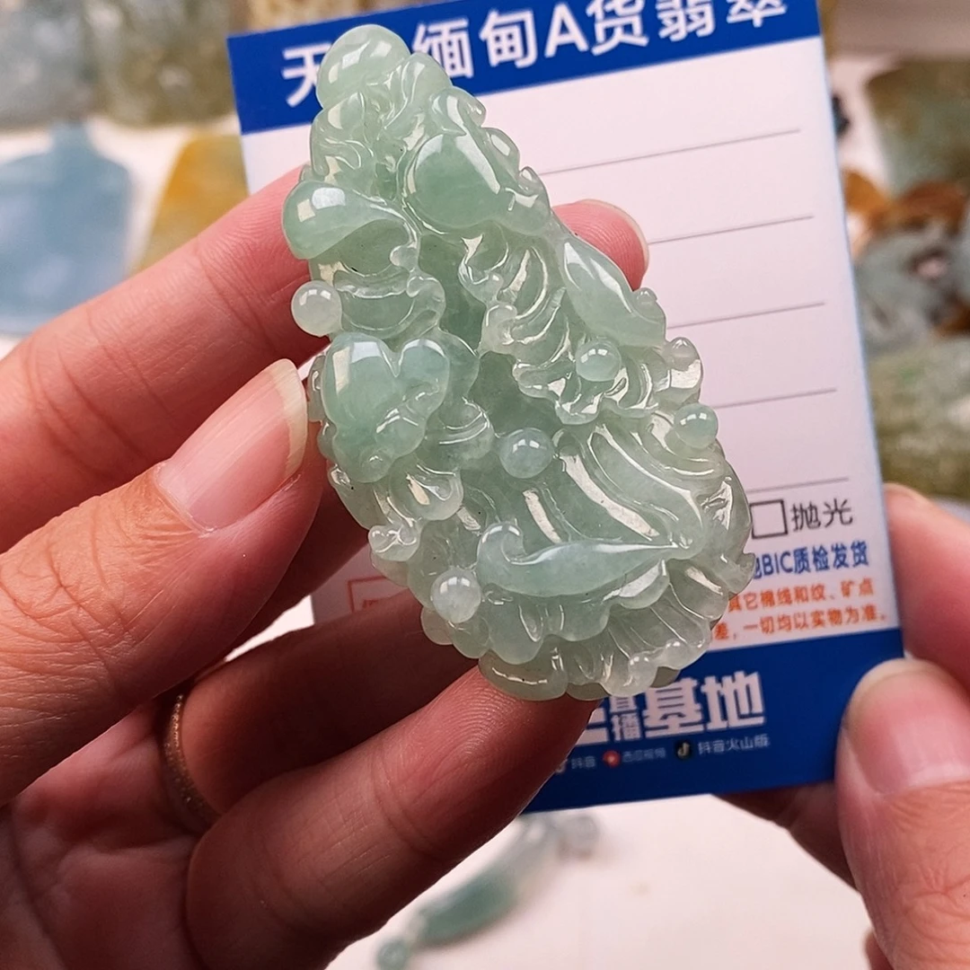 翡翠未镶嵌颈饰白菜