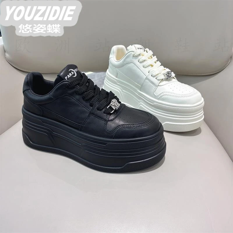 2025年秋季新款轻奢圆头增高金属扣松糕鞋女舒适欧货厚底板鞋女潮