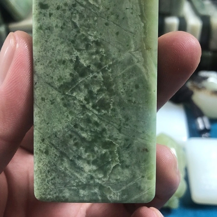 和田玉颈饰未镶嵌天***色