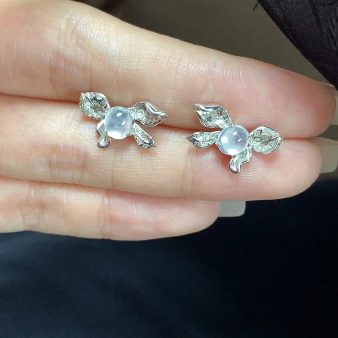 18K金镶嵌翡翠耳饰小钢蛋耳钉