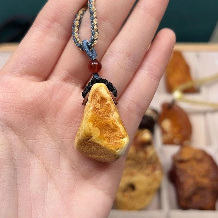 琥珀珠宝奇石未镶嵌