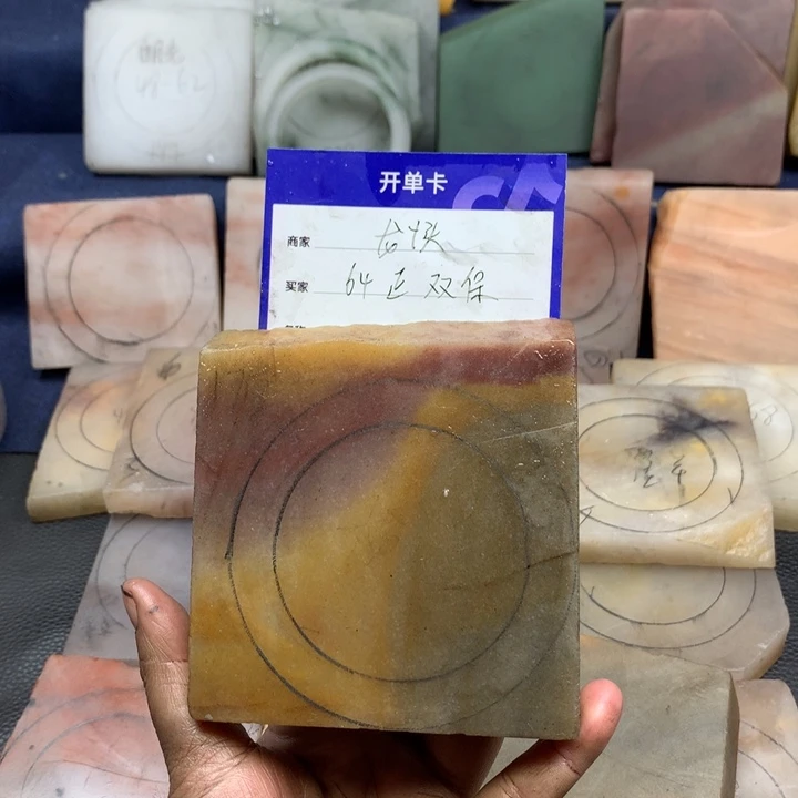 石英质玉手镯未镶嵌龙*头定制手镯