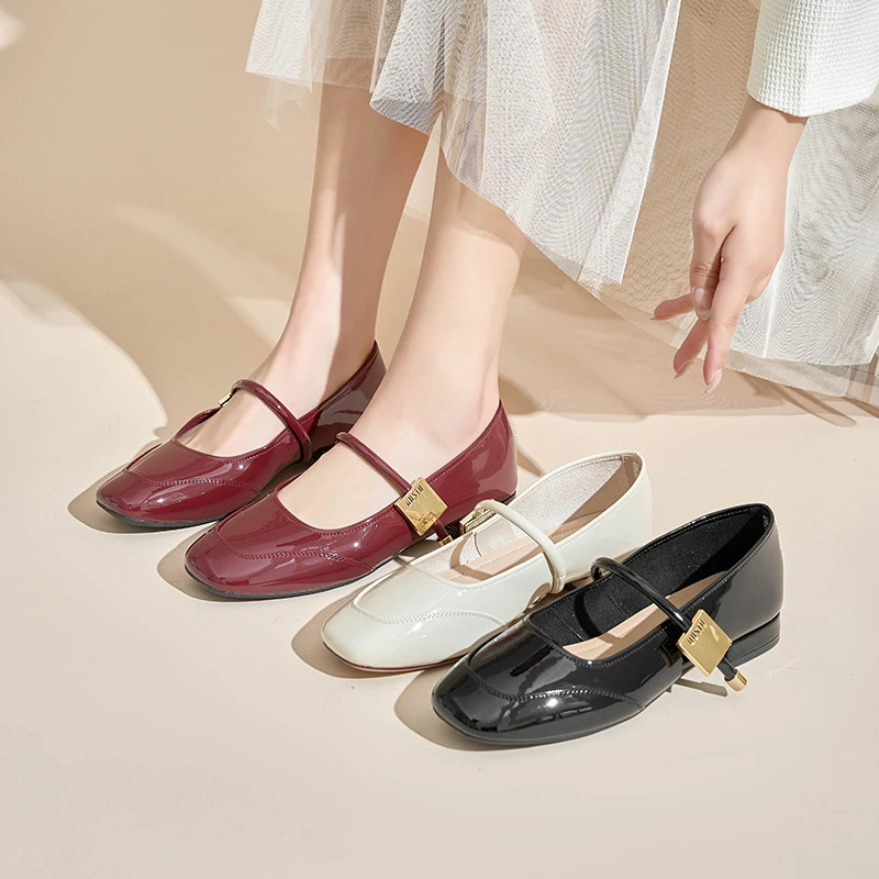 大东秋季低跟浅口单鞋女2025新款法式时尚外穿通勤不累脚女鞋0061