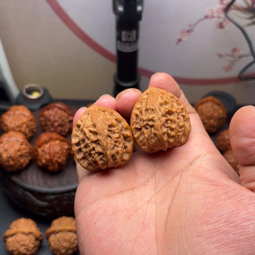 文玩核桃把件野生鸡心