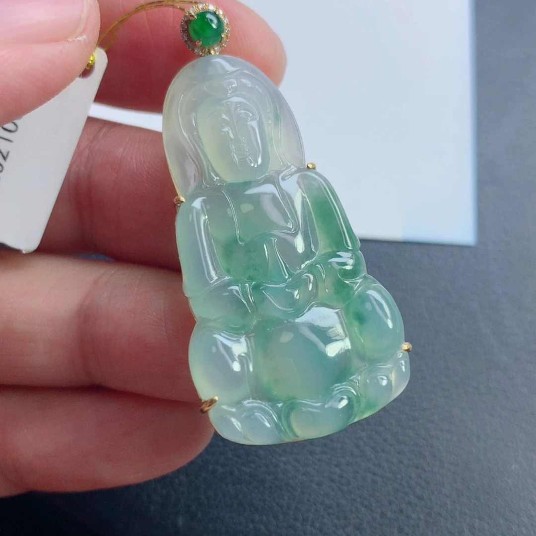 翡翠未镶嵌颈饰观音