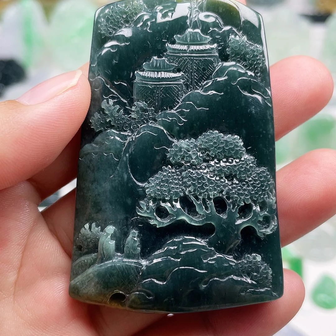 翡翠颈饰未镶嵌山水