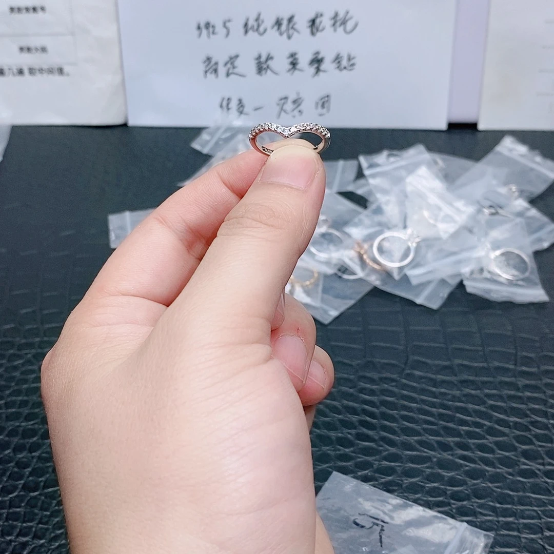 合成碳硅石925银V排排戒15码