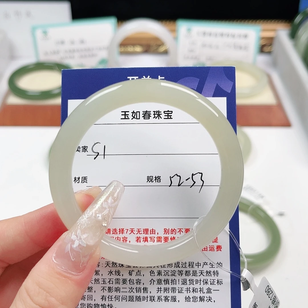 牛***妈未镶嵌手镯和田玉
