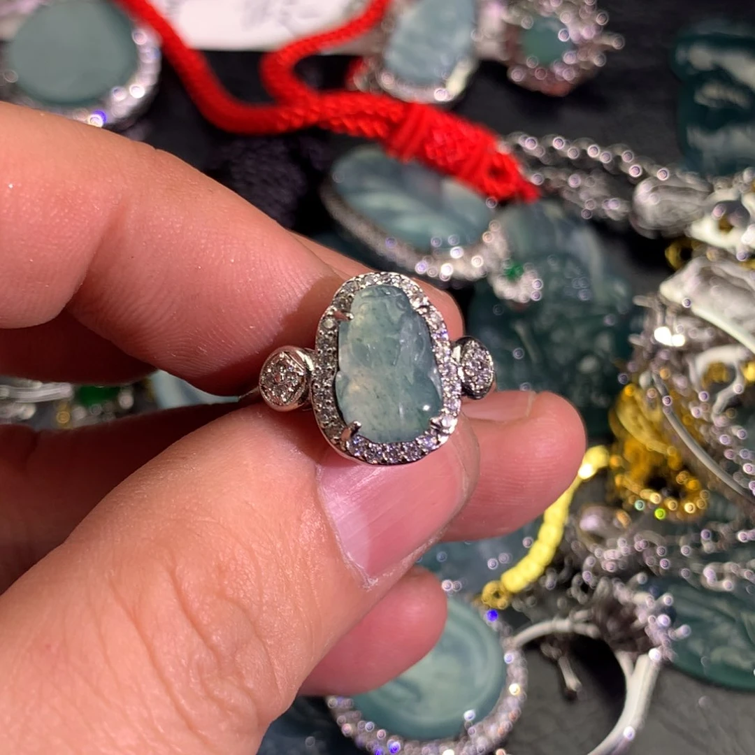 翡翠颈饰未镶嵌貔貅戒指