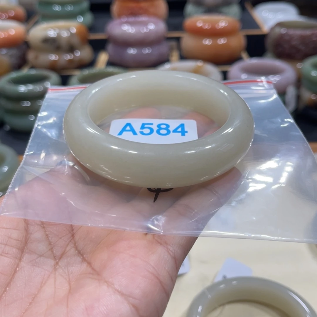 石英岩玉手镯未镶嵌大**