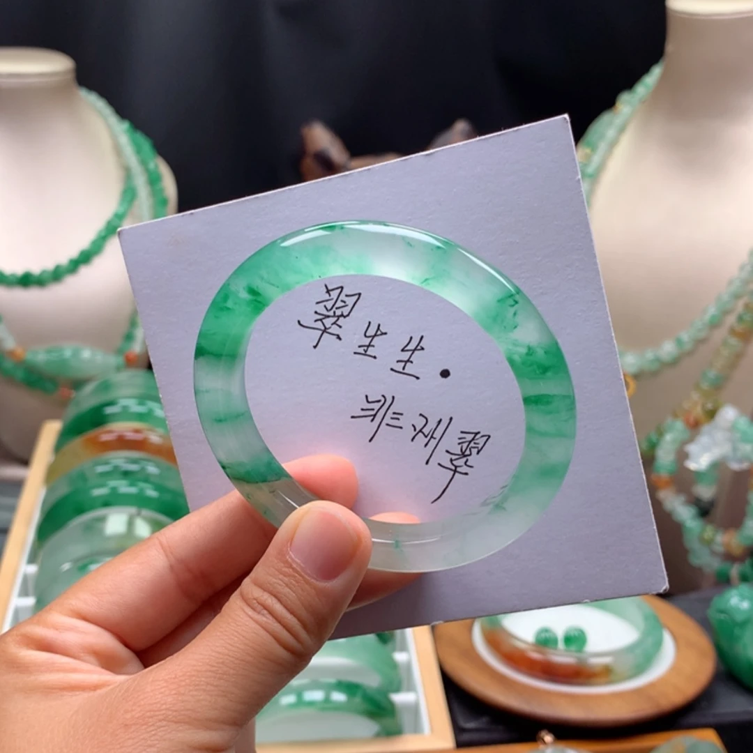 【闪购商品】未镶嵌手镯石英质玉