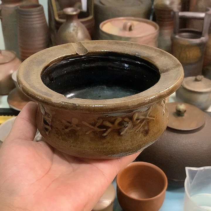 陶瓷材料小碗一个完整