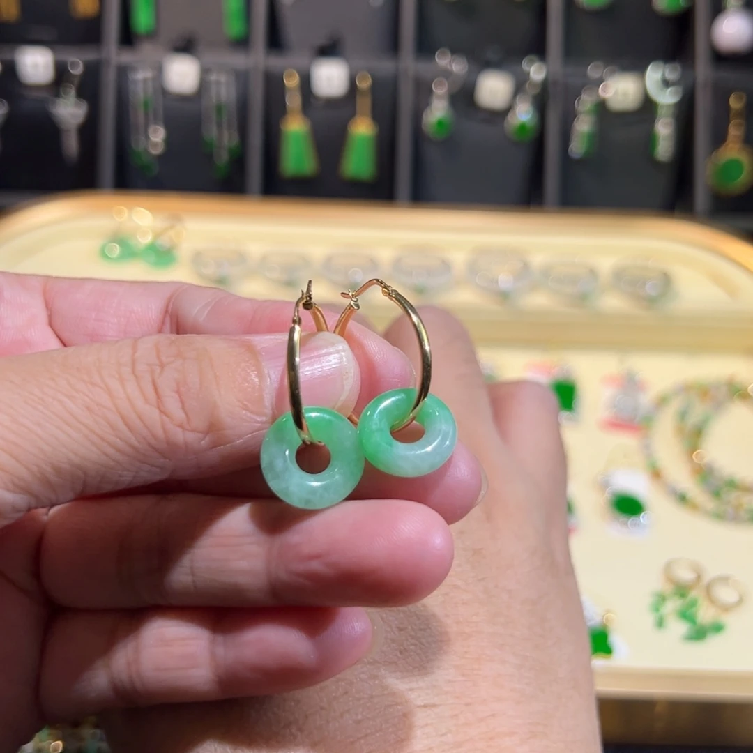 颈饰18K金镶嵌翡翠耳包